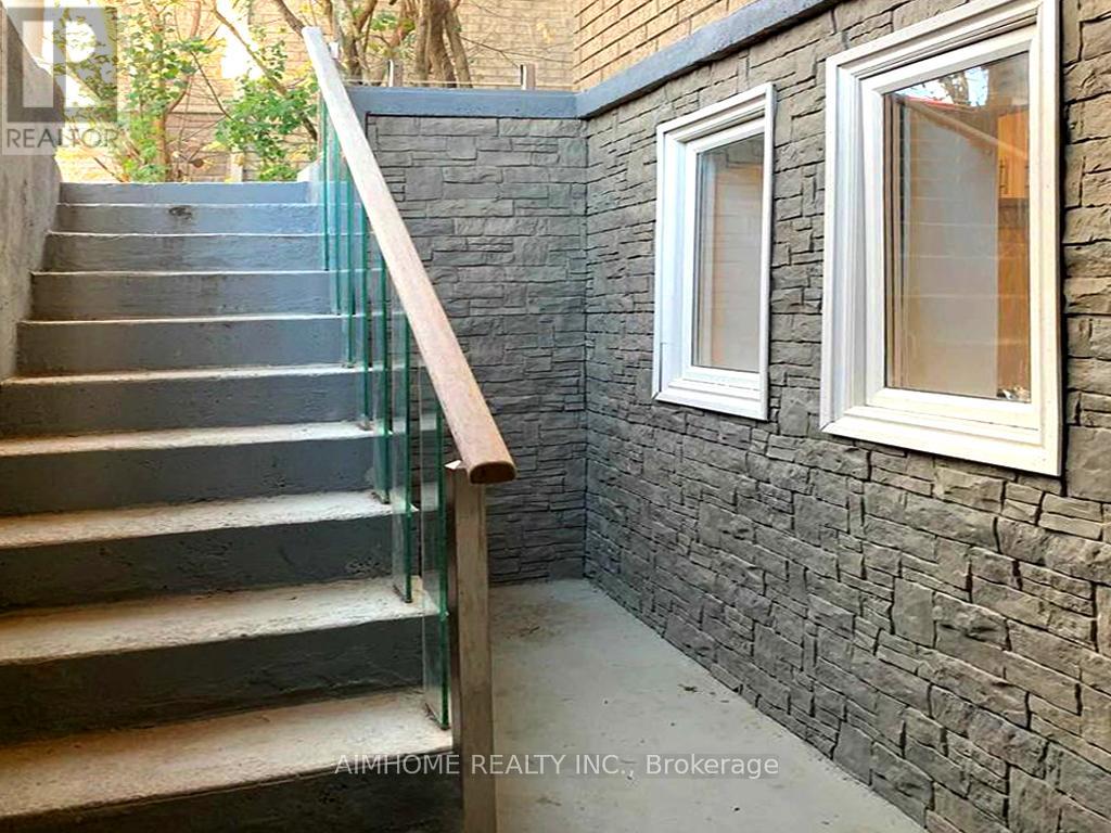 101 Grand Oak Drive, Richmond Hill, Ontario  L4E 4A6 - Photo 27 - N12550776