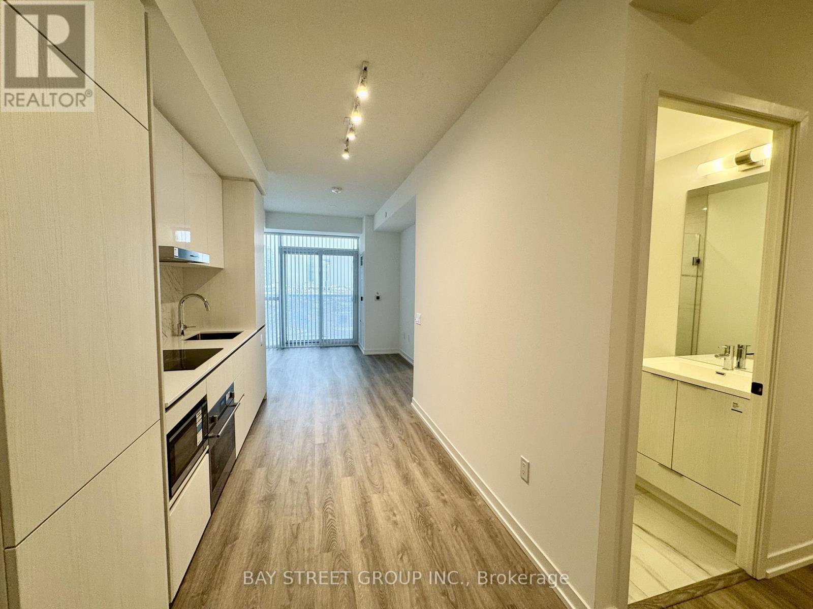 #1007 - 8 Interchange Way, Vaughan, Ontario  L4K 0R2 - Photo 7 - N12550814