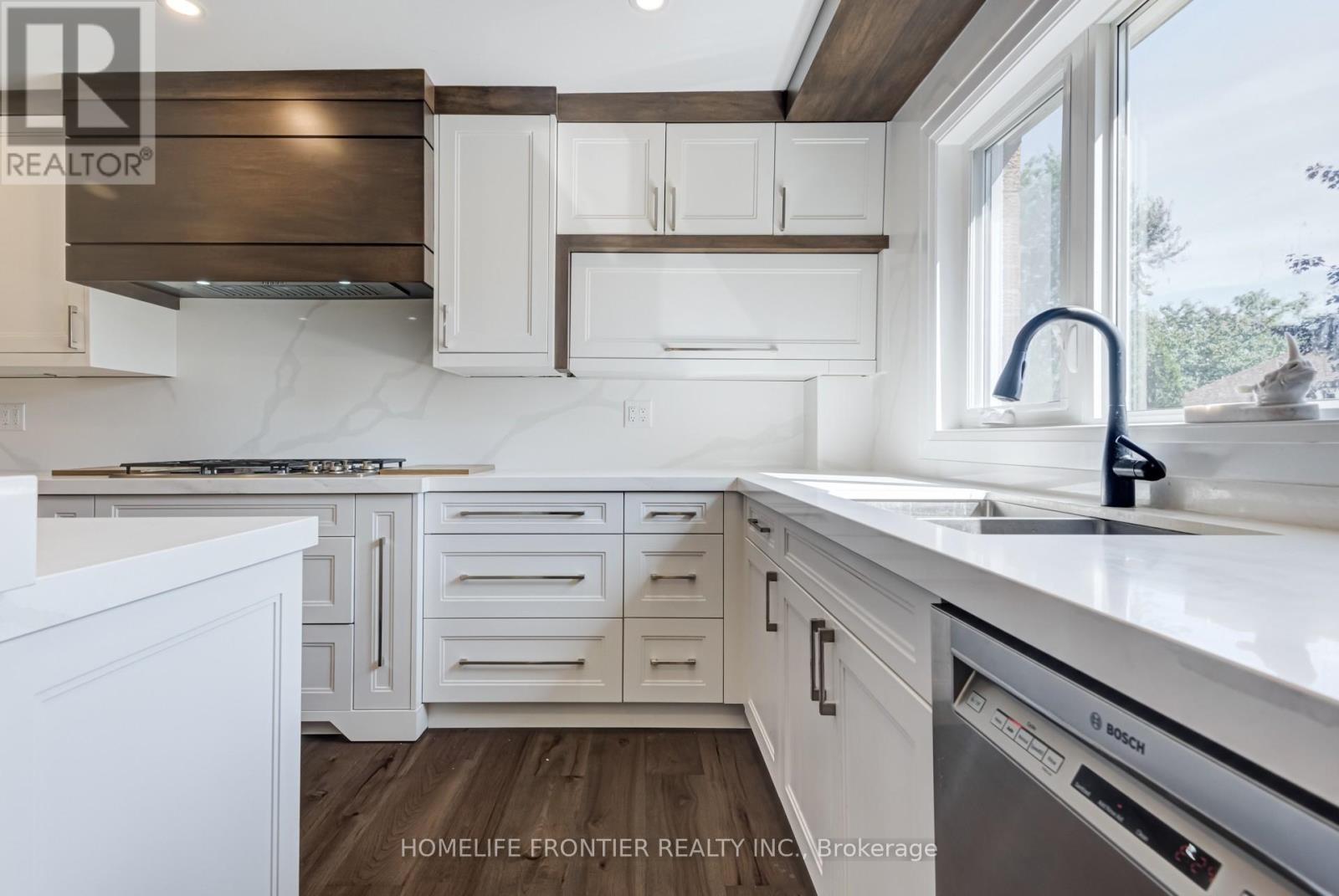 Main2nd - 615 Sandford Street, Newmarket, Ontario  L3X 1T4 - Photo 17 - N12550928