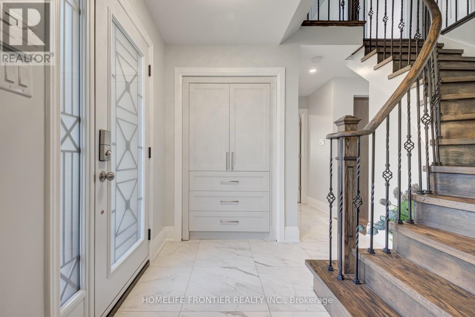 Main2nd - 615 Sandford Street, Newmarket, Ontario  L3X 1T4 - Photo 3 - N12550928