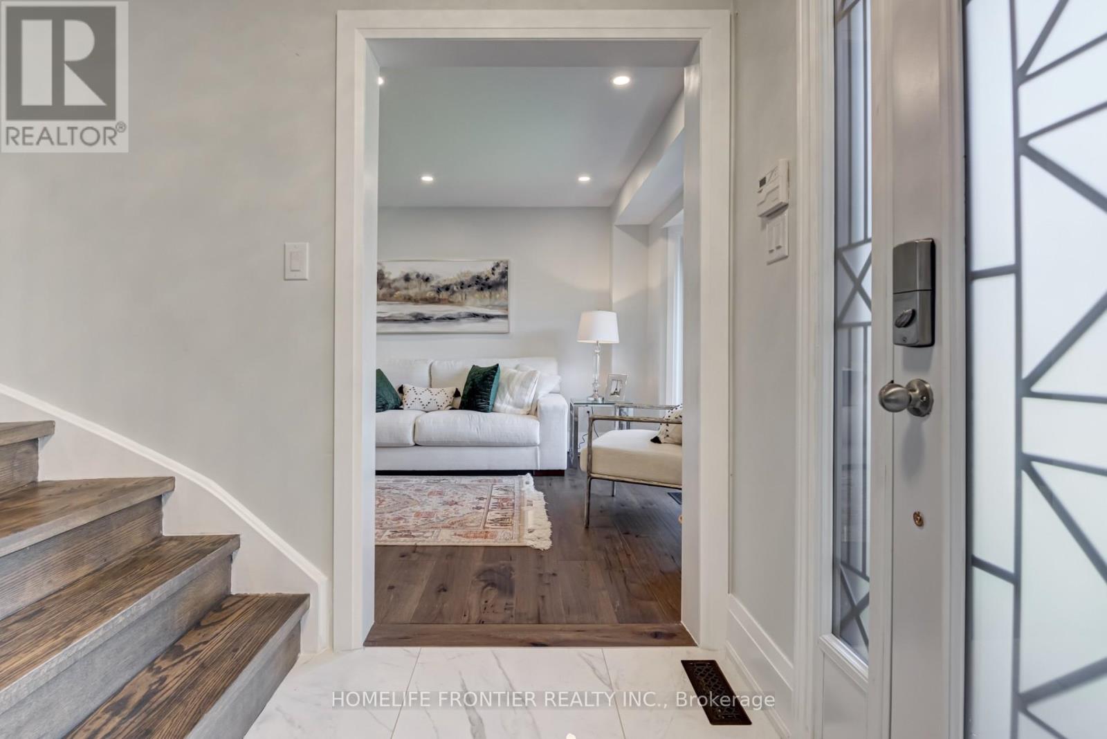 Main2nd - 615 Sandford Street, Newmarket, Ontario  L3X 1T4 - Photo 4 - N12550928