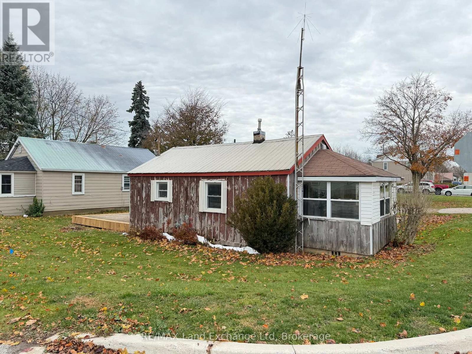 178 James Street, Central Huron, Ontario N0M 1L0 - Photo 3 - X12551020