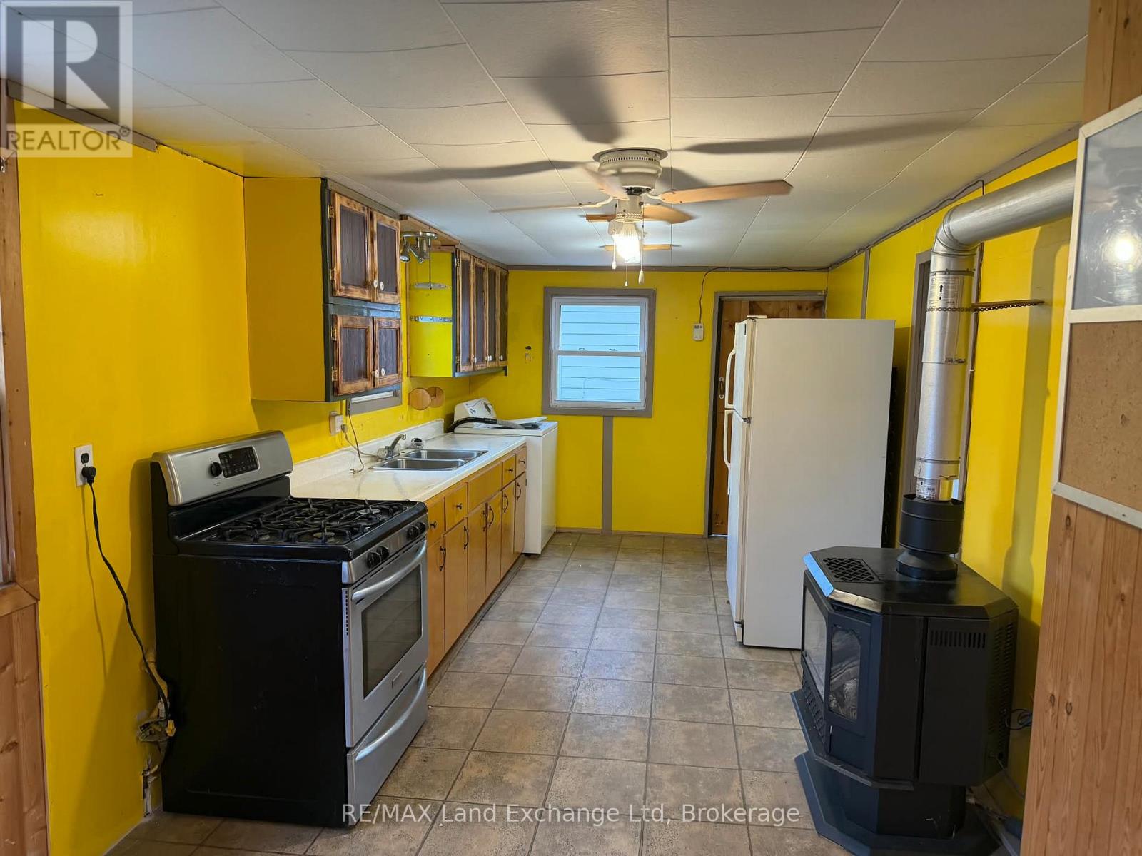 178 James Street, Central Huron, Ontario N0M 1L0 - Photo 8 - X12551020