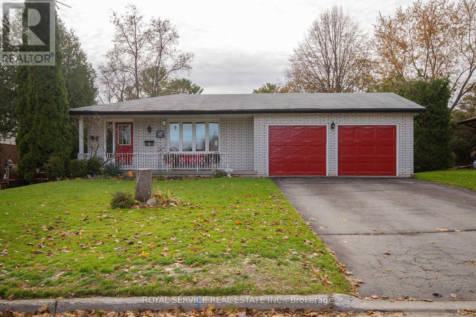 97 Centennial Drive, Port Hope, Ontario L1A 3X3 - Photo 2 - X12551002