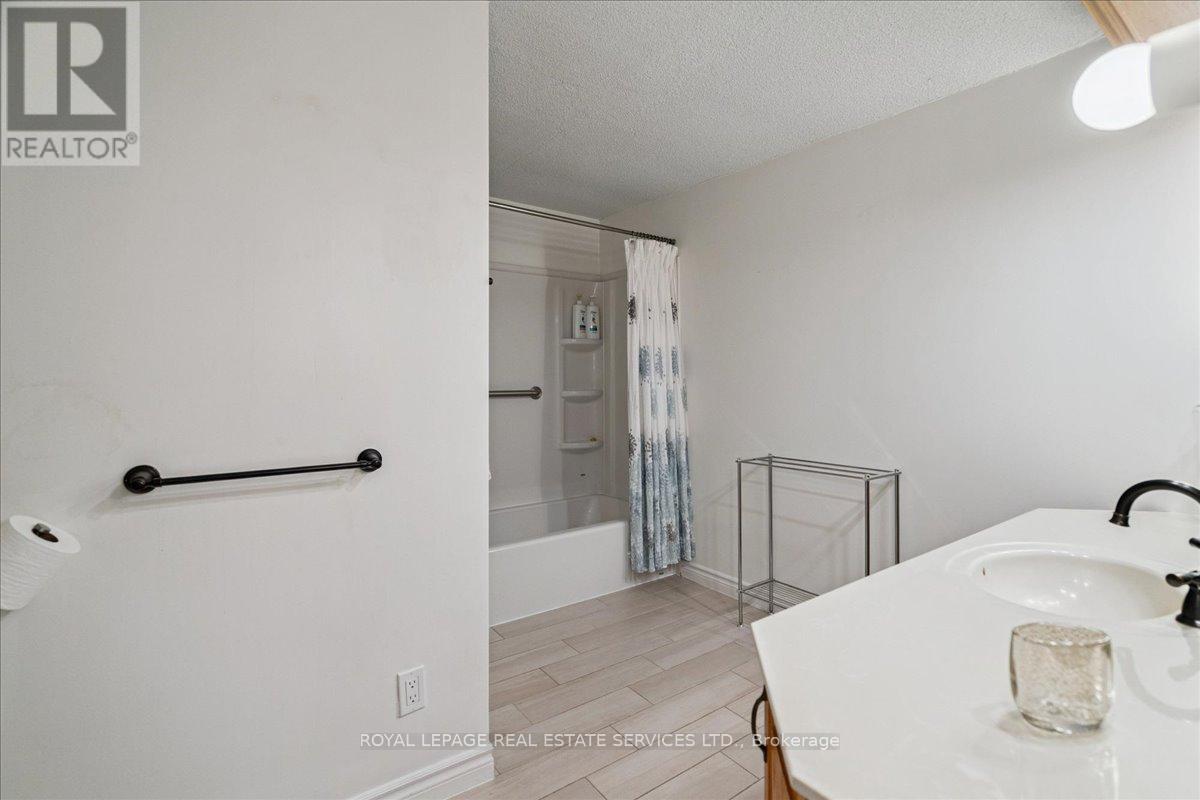 4 - 2070 Brant Street, Burlington, Ontario L7P 3A6 - Photo 15 - W12550702