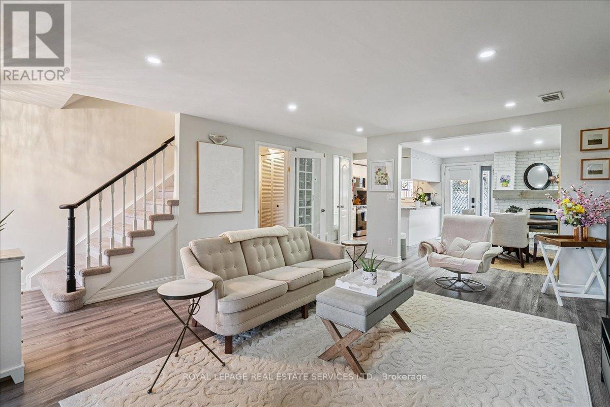 4 - 2070 Brant Street, Burlington, Ontario L7P 3A6 - Photo 3 - W12550702