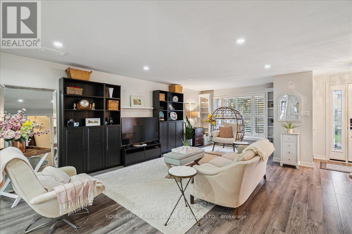 4 - 2070 Brant Street, Burlington, Ontario L7P 3A6 - Photo 4 - W12550702