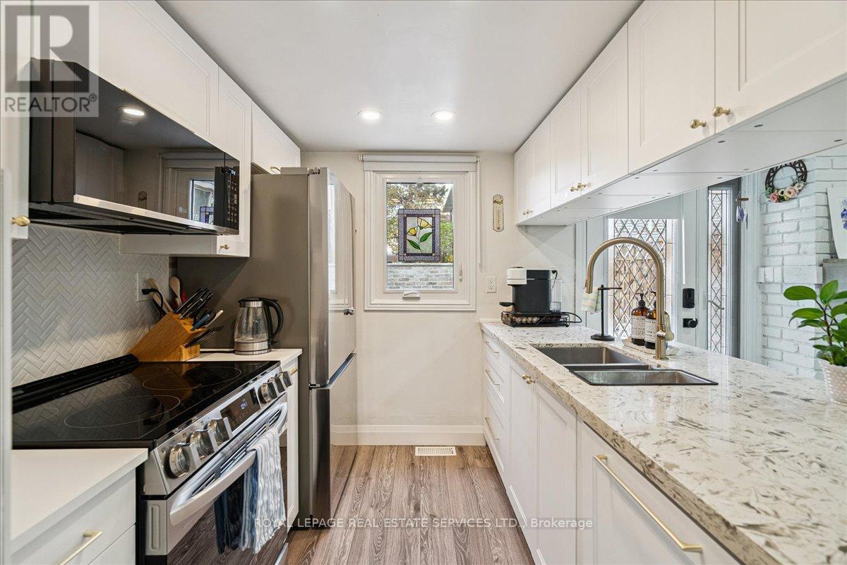 4 - 2070 Brant Street, Burlington, Ontario L7P 3A6 - Photo 8 - W12550702