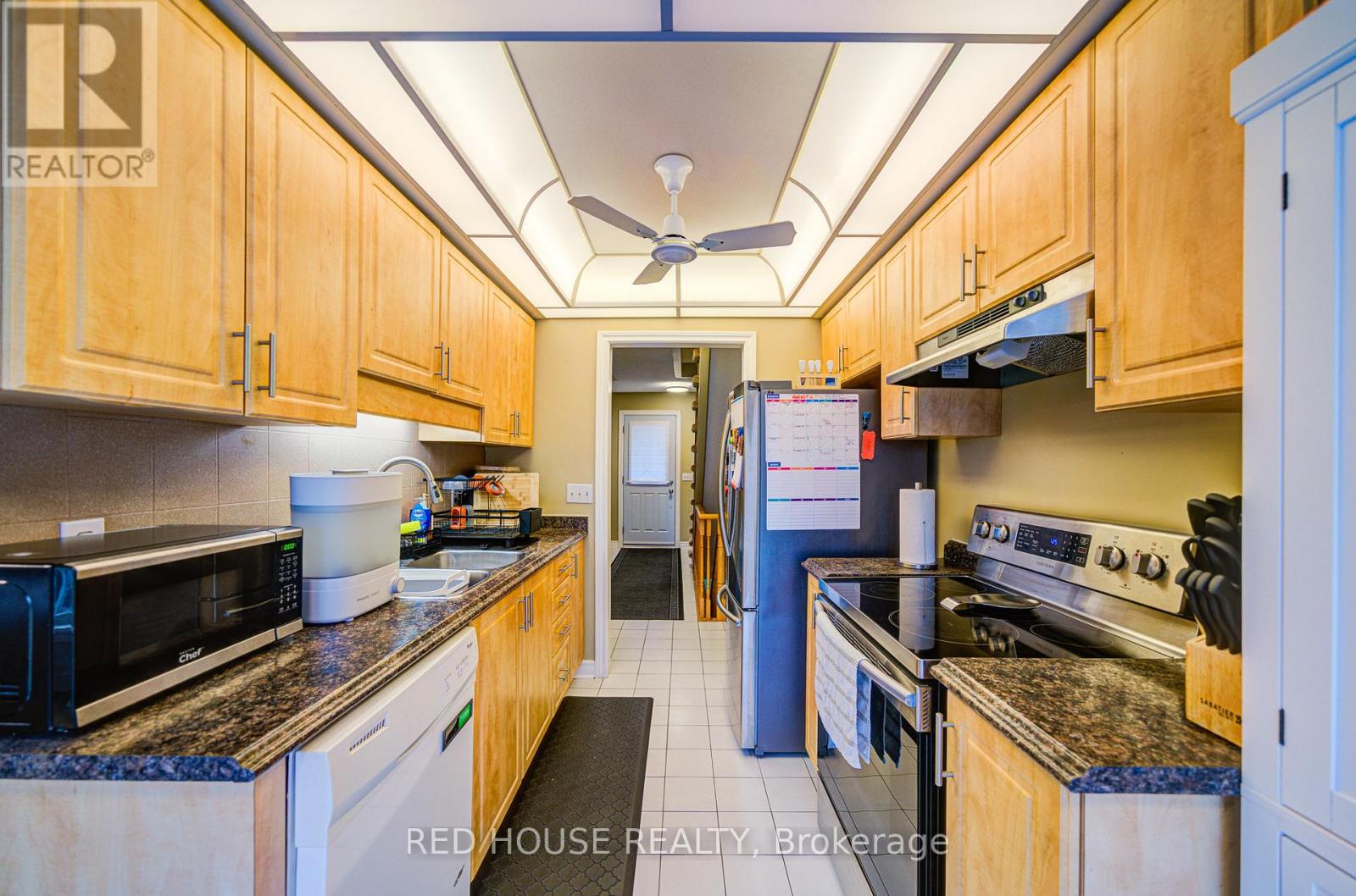 48 Heathcliffe Square, Brampton, Ontario  L6S 5R6 - Photo 13 - W12550708