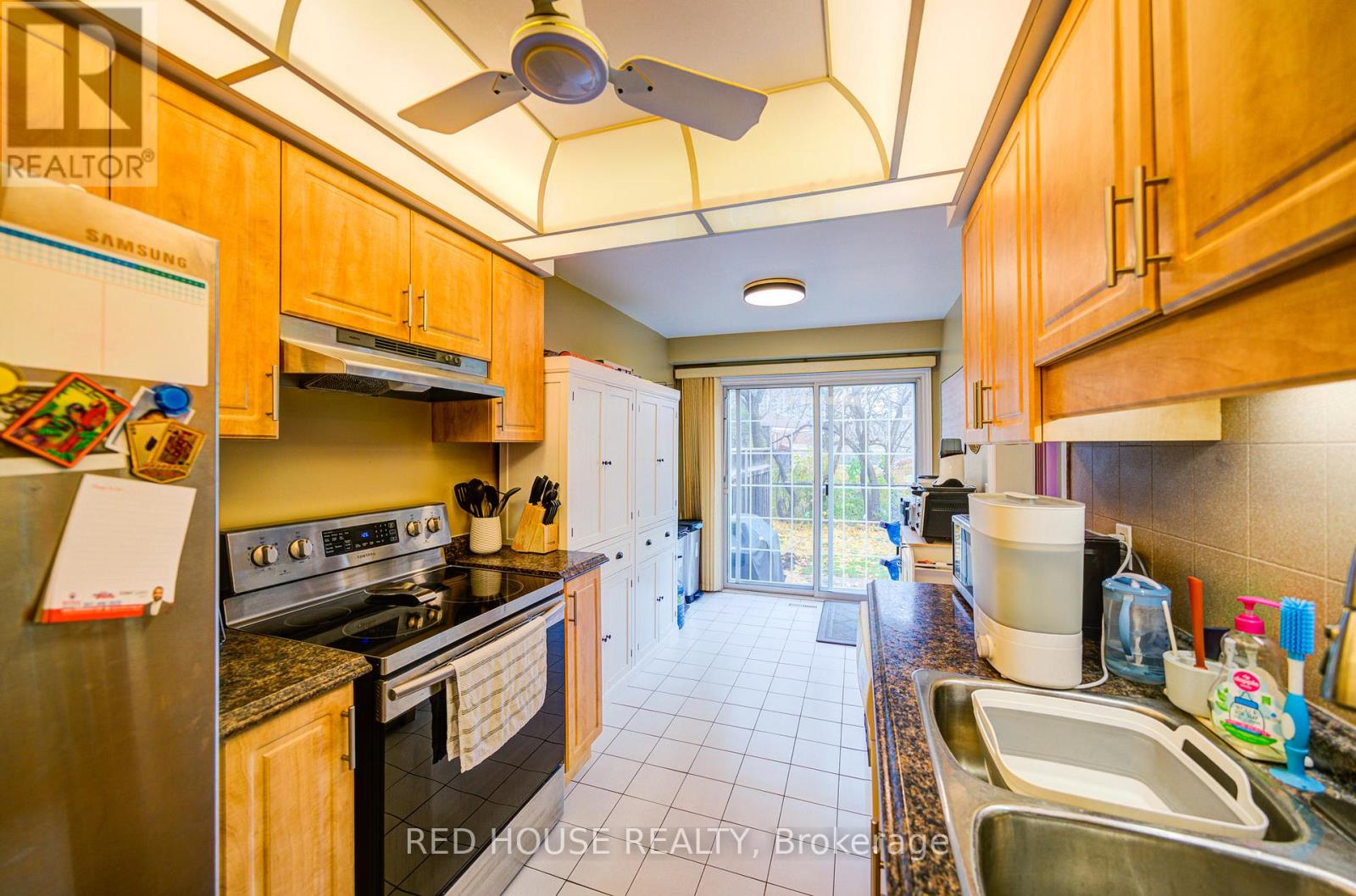 48 Heathcliffe Square, Brampton, Ontario  L6S 5R6 - Photo 17 - W12550708