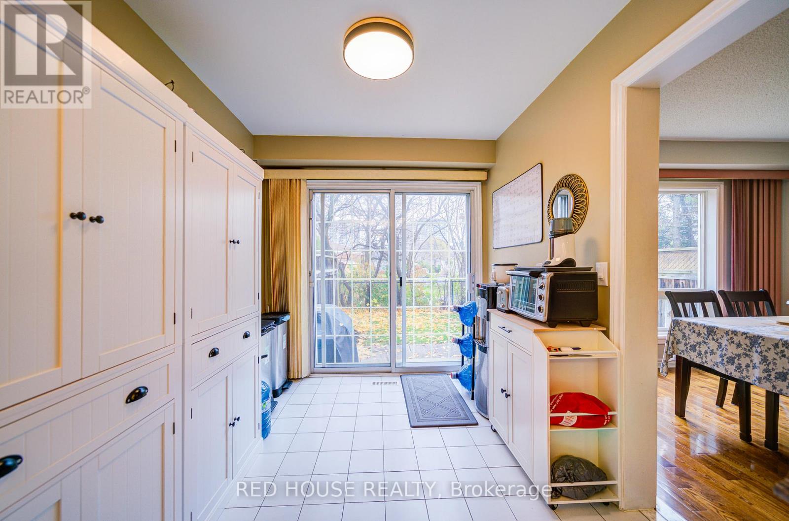 48 Heathcliffe Square, Brampton, Ontario  L6S 5R6 - Photo 18 - W12550708