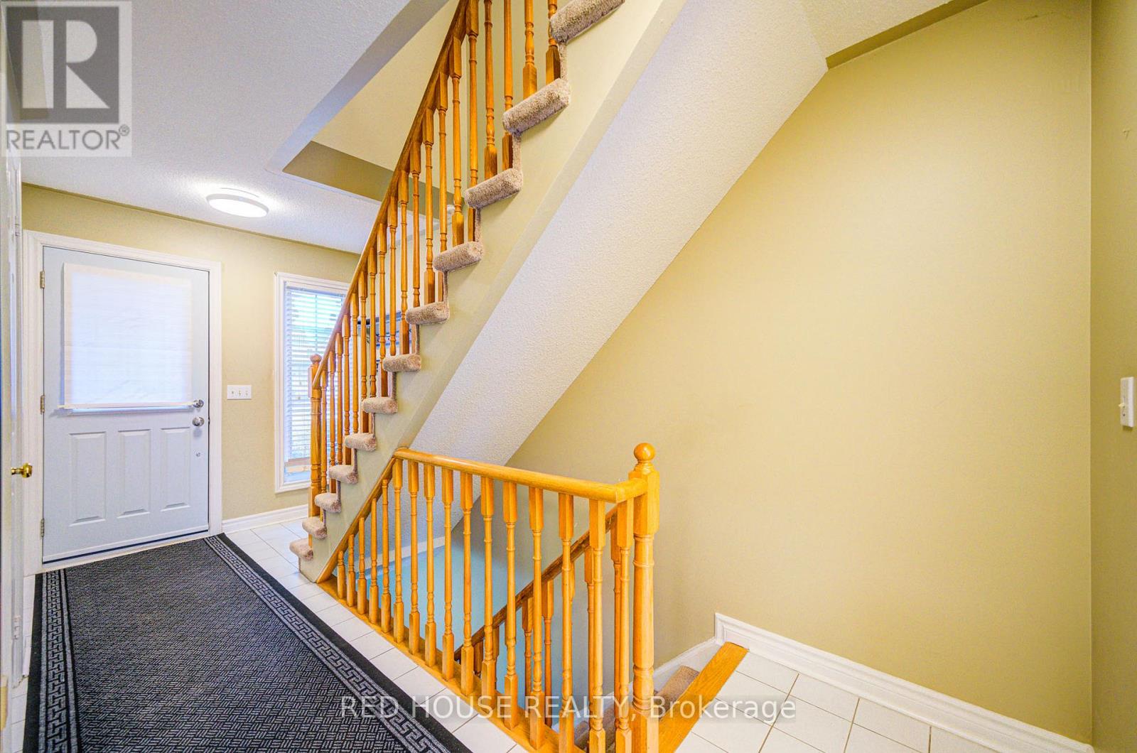 48 Heathcliffe Square, Brampton, Ontario  L6S 5R6 - Photo 6 - W12550708
