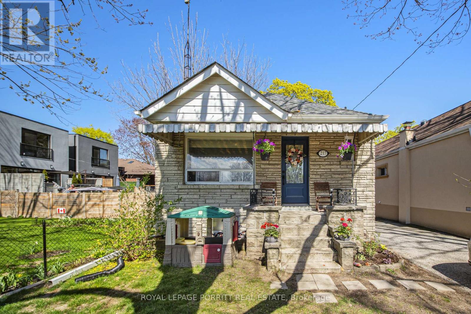 217 ALDERBRAE AVENUE, Toronto, Ontario