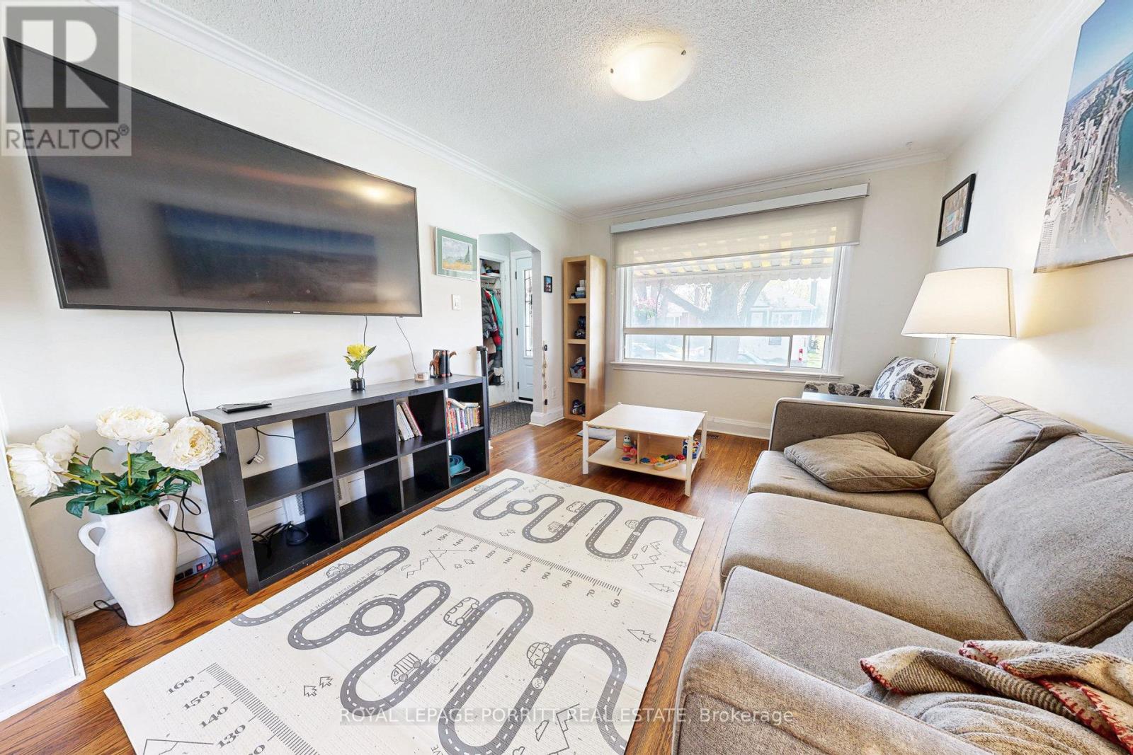 217 Alderbrae Avenue, Toronto, Ontario  M8W 4K4 - Photo 10 - W12550714