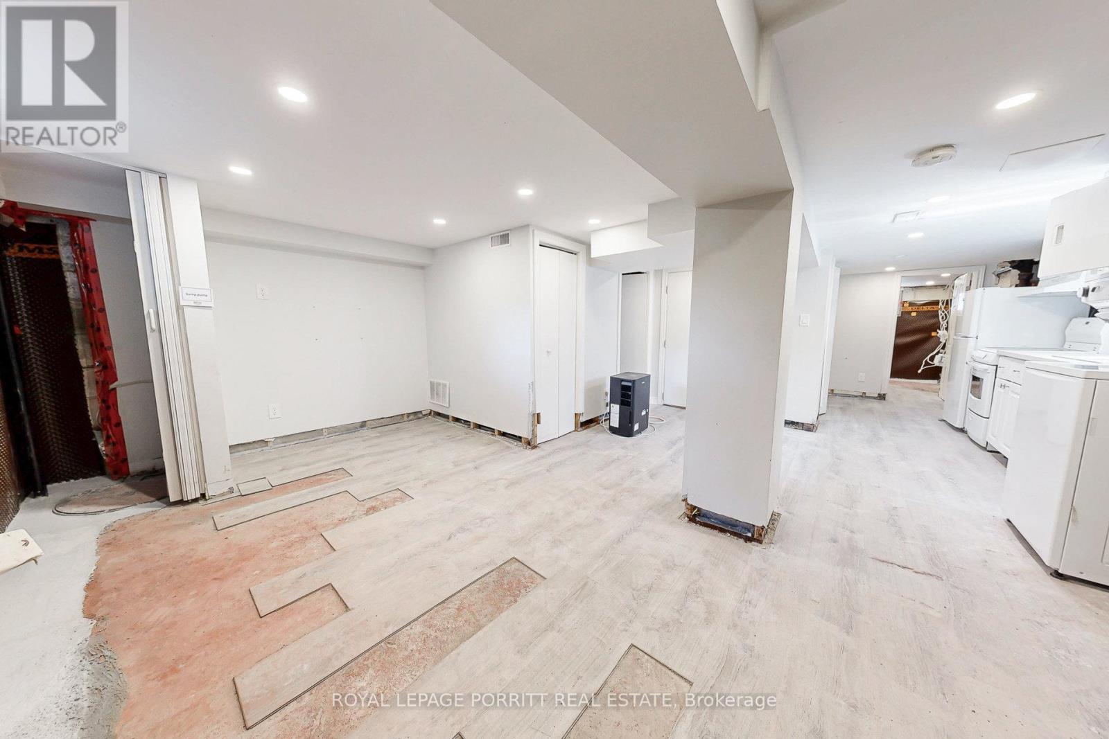 217 Alderbrae Avenue, Toronto, Ontario  M8W 4K4 - Photo 32 - W12550714