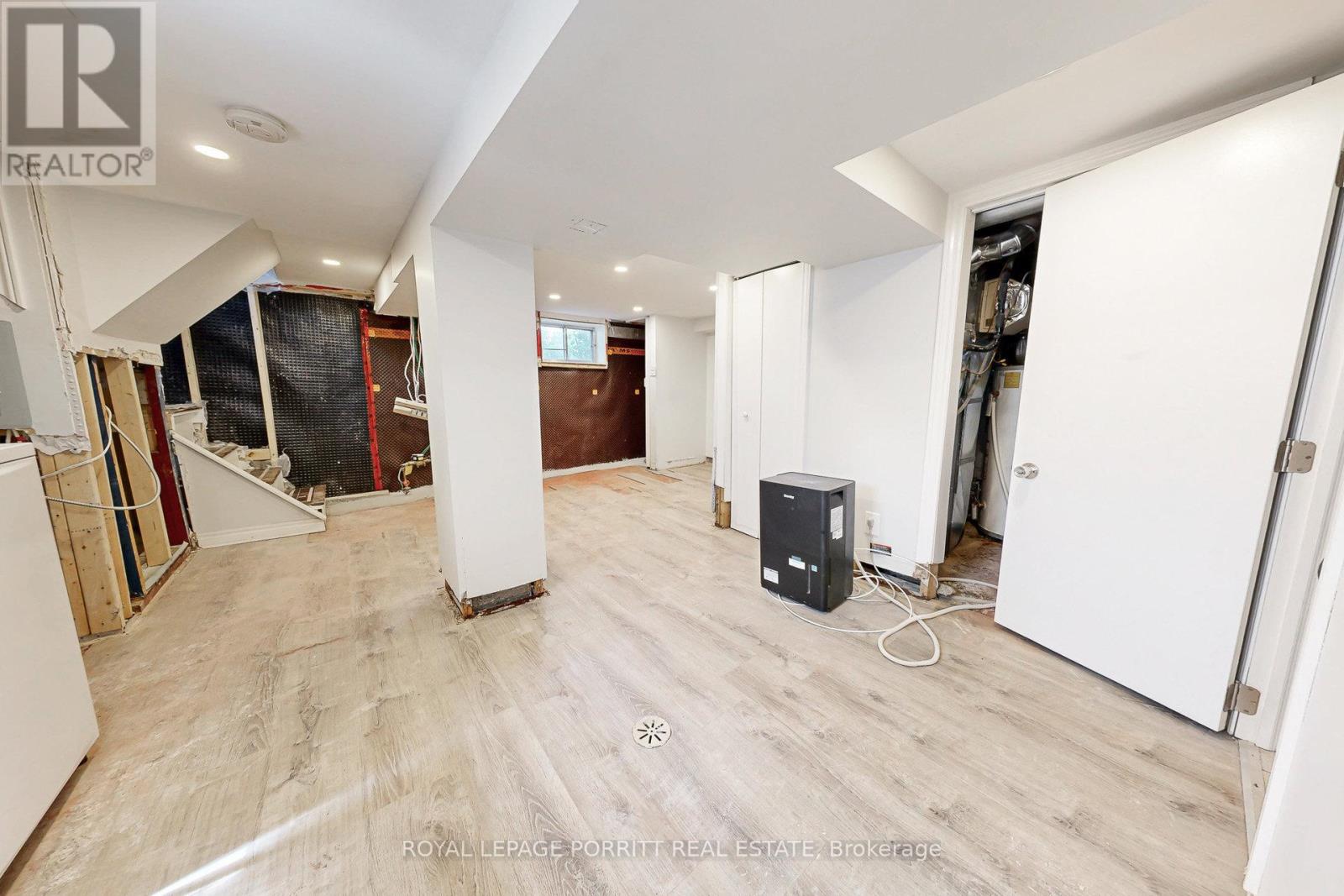 217 Alderbrae Avenue, Toronto, Ontario  M8W 4K4 - Photo 37 - W12550714