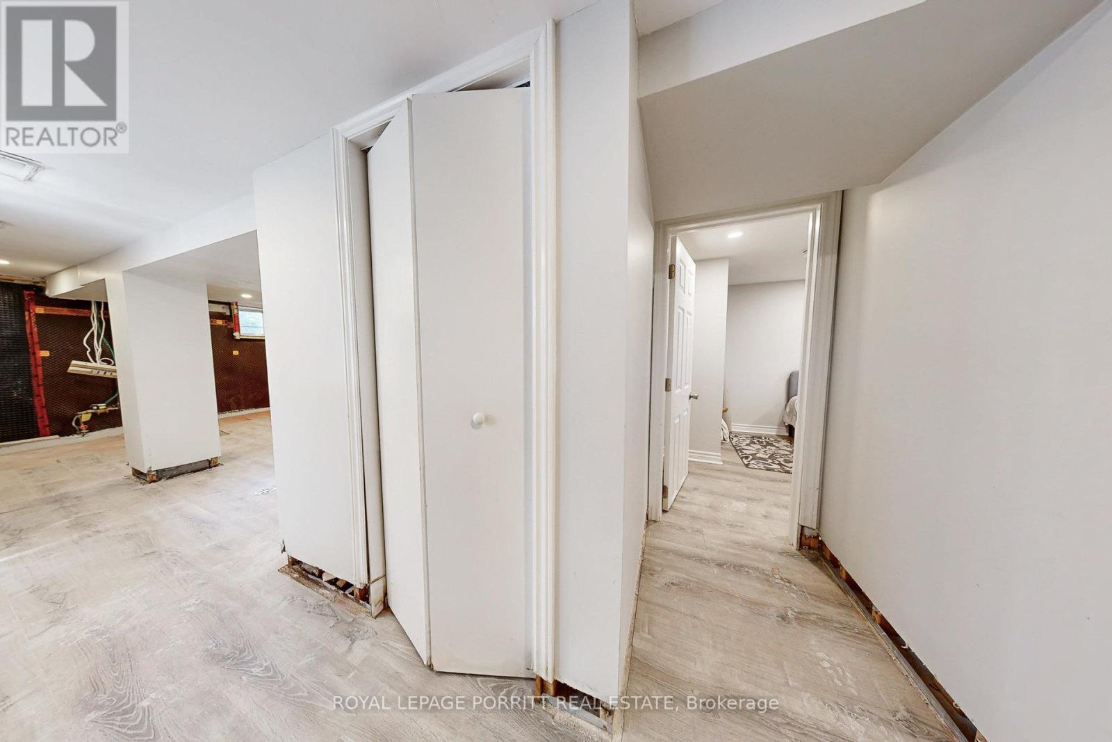 217 Alderbrae Avenue, Toronto, Ontario  M8W 4K4 - Photo 39 - W12550714