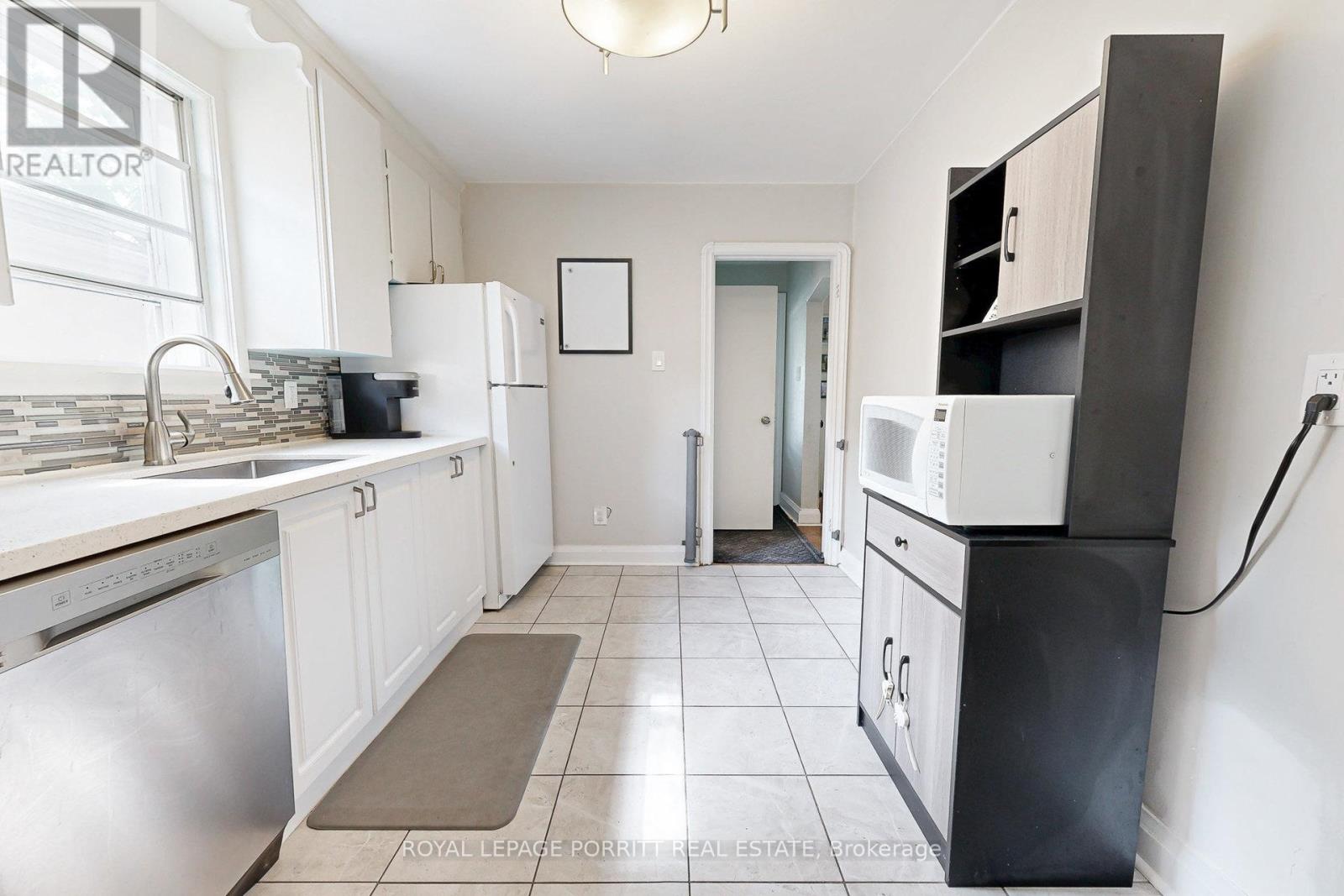 217 Alderbrae Avenue, Toronto, Ontario  M8W 4K4 - Photo 4 - W12550714