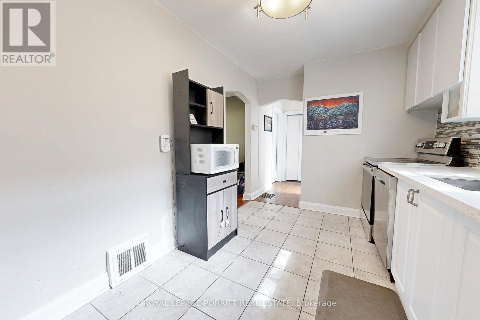 217 Alderbrae Avenue, Toronto, Ontario  M8W 4K4 - Photo 6 - W12550714