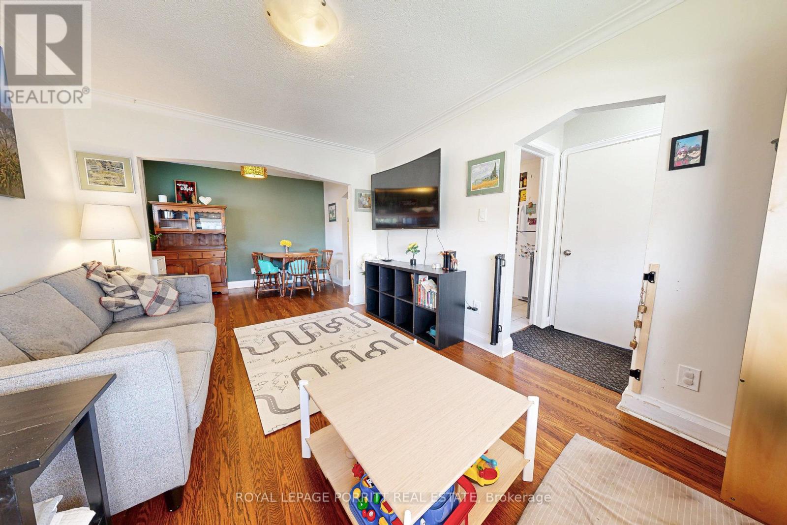 217 Alderbrae Avenue, Toronto, Ontario  M8W 4K4 - Photo 9 - W12550714