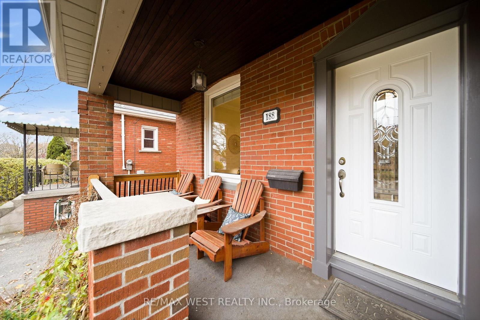 188 Fifth Street, Toronto, Ontario  M8V 2Z7 - Photo 2 - W12550810