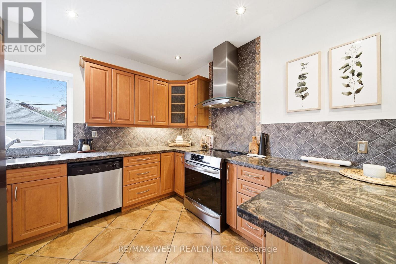 188 Fifth Street, Toronto, Ontario  M8V 2Z7 - Photo 8 - W12550810