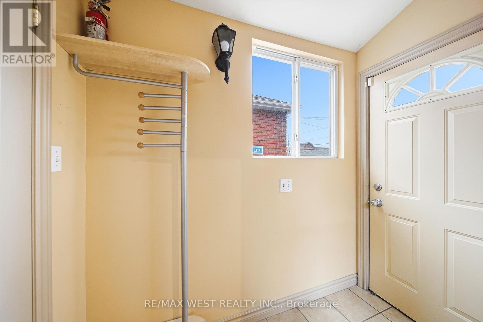 188 Fifth Street, Toronto, Ontario  M8V 2Z7 - Photo 9 - W12550810