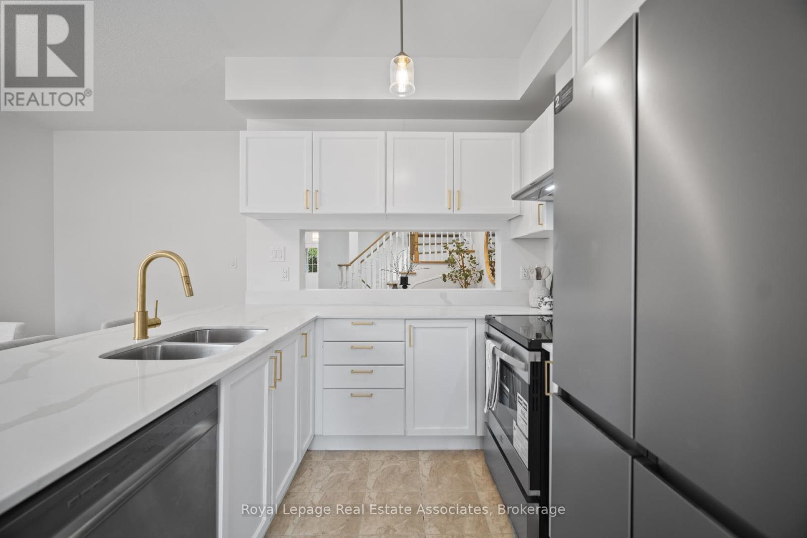 580 Courtney Valley Road, Mississauga, Ontario  L5V 0C2 - Photo 11 - W12550836