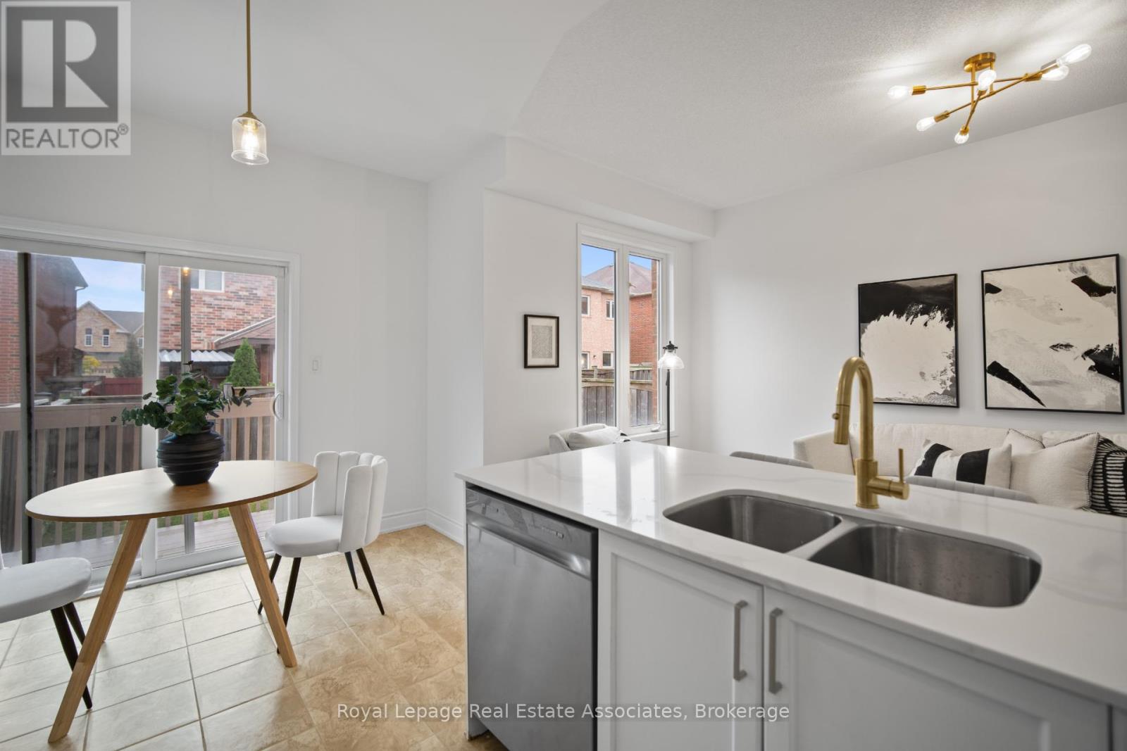 580 Courtney Valley Road, Mississauga, Ontario  L5V 0C2 - Photo 17 - W12550836