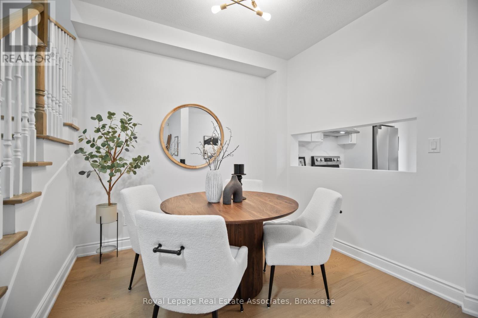 580 Courtney Valley Road, Mississauga, Ontario  L5V 0C2 - Photo 6 - W12550836