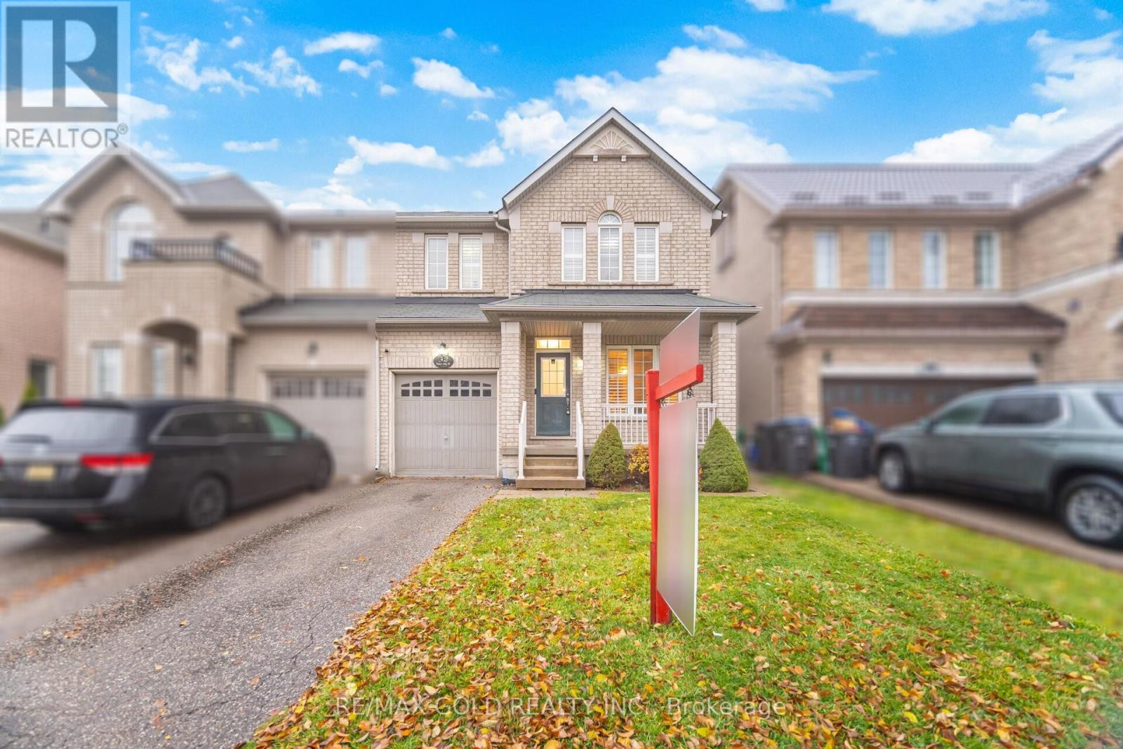 32 DADEN OAKS DRIVE, Brampton, Ontario