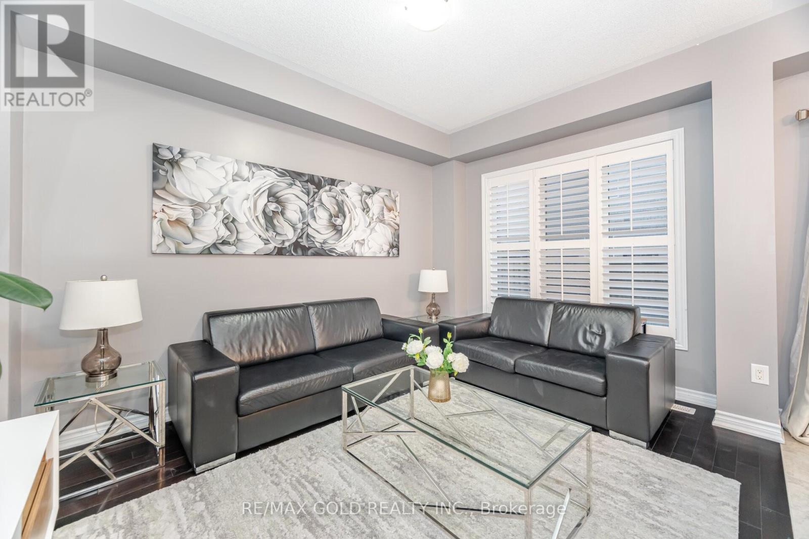 32 Daden Oaks Drive, Brampton, Ontario L6P 3R8 - Photo 11 - W12550856