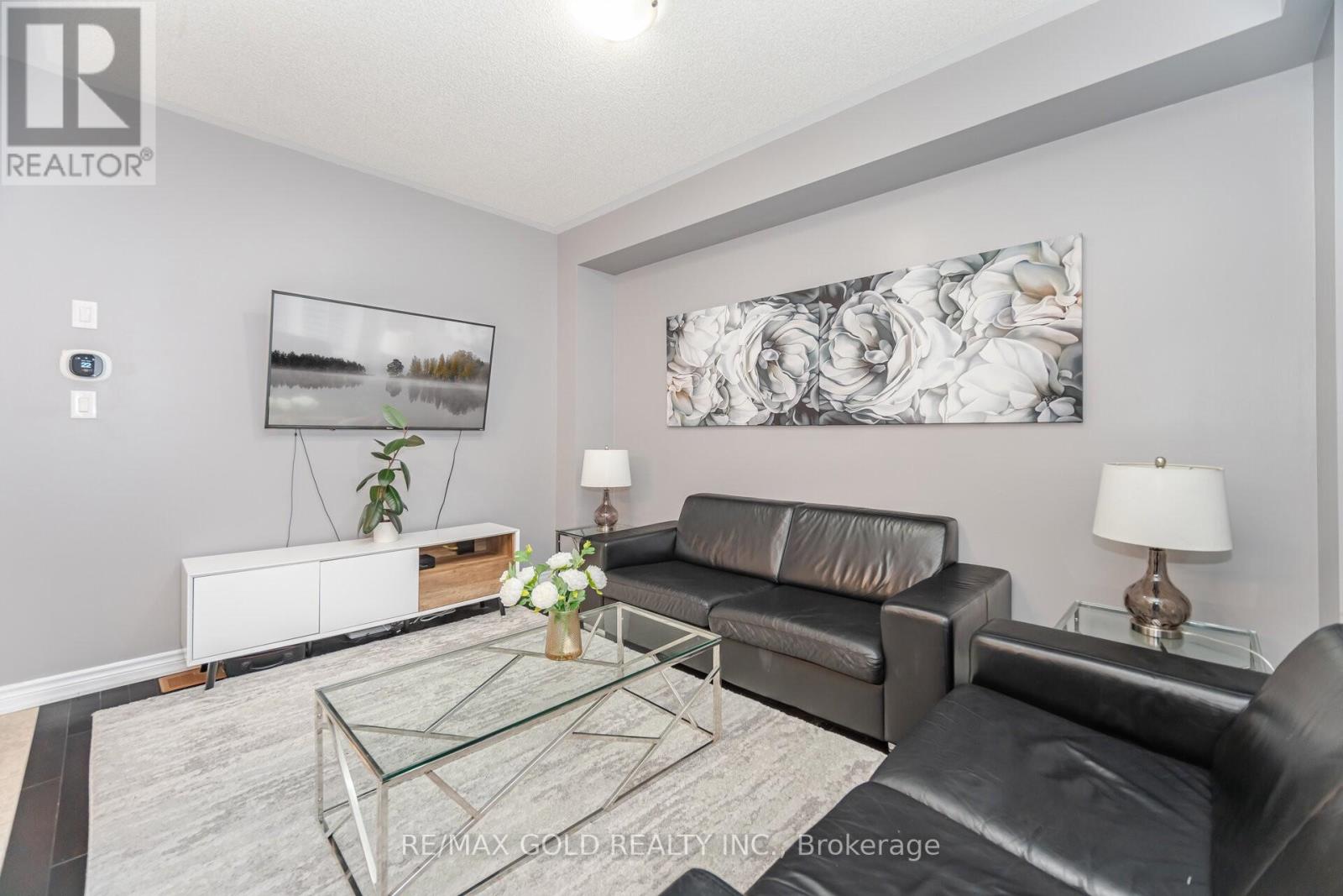 32 Daden Oaks Drive, Brampton, Ontario L6P 3R8 - Photo 12 - W12550856