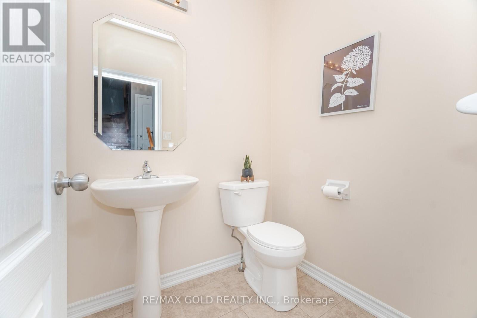 32 Daden Oaks Drive, Brampton, Ontario L6P 3R8 - Photo 13 - W12550856