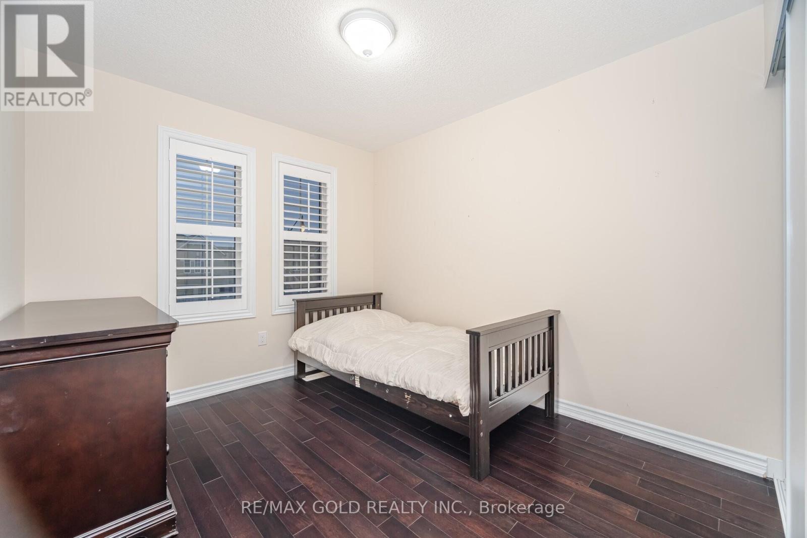 32 Daden Oaks Drive, Brampton, Ontario L6P 3R8 - Photo 18 - W12550856