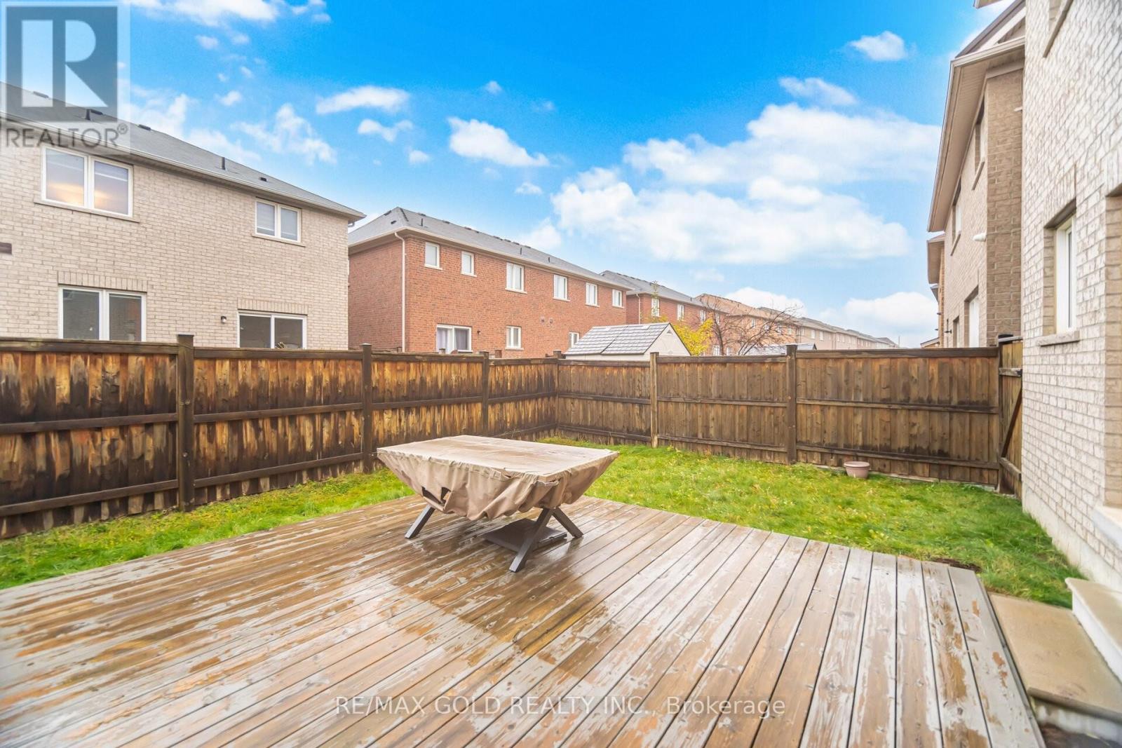 32 Daden Oaks Drive, Brampton, Ontario L6P 3R8 - Photo 22 - W12550856