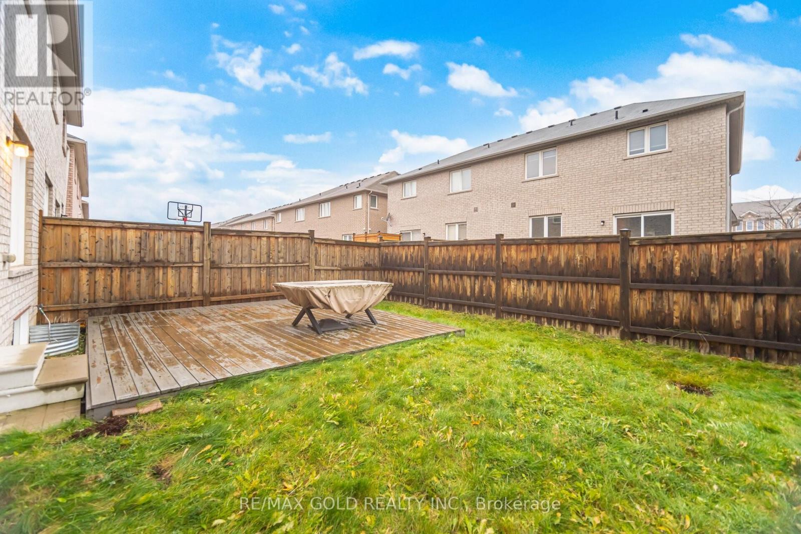 32 Daden Oaks Drive, Brampton, Ontario L6P 3R8 - Photo 23 - W12550856