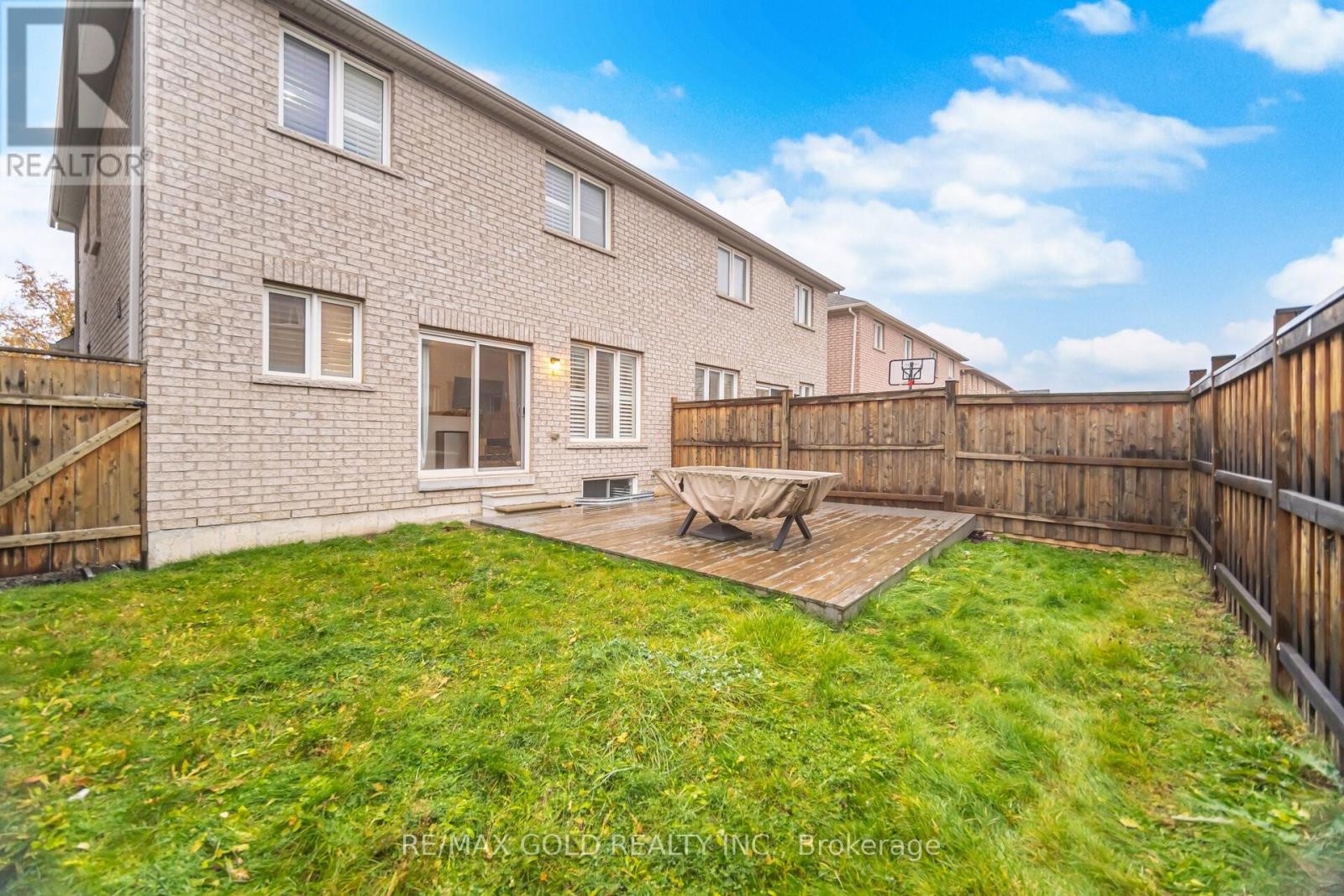 32 Daden Oaks Drive, Brampton, Ontario L6P 3R8 - Photo 24 - W12550856