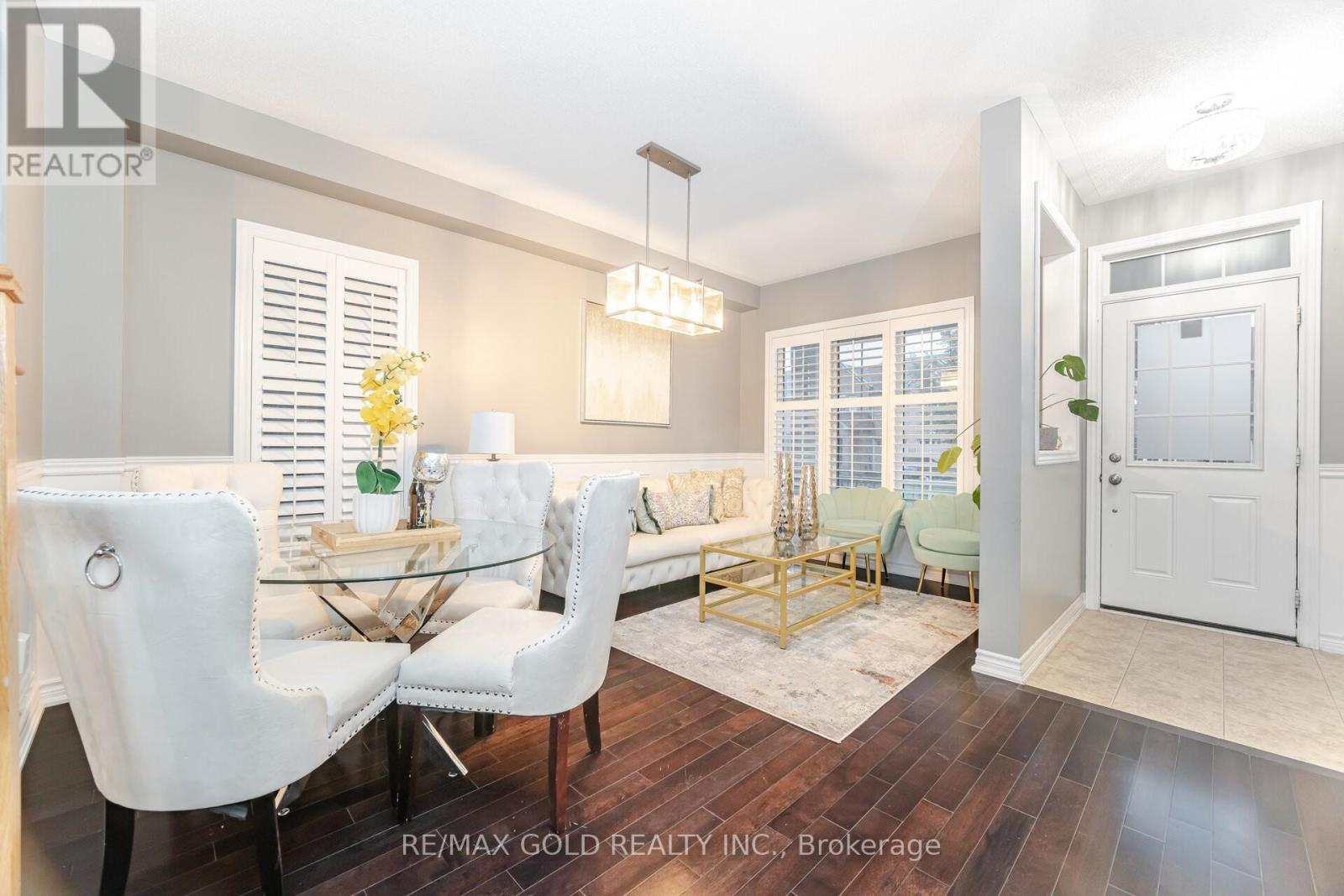 32 Daden Oaks Drive, Brampton, Ontario L6P 3R8 - Photo 5 - W12550856