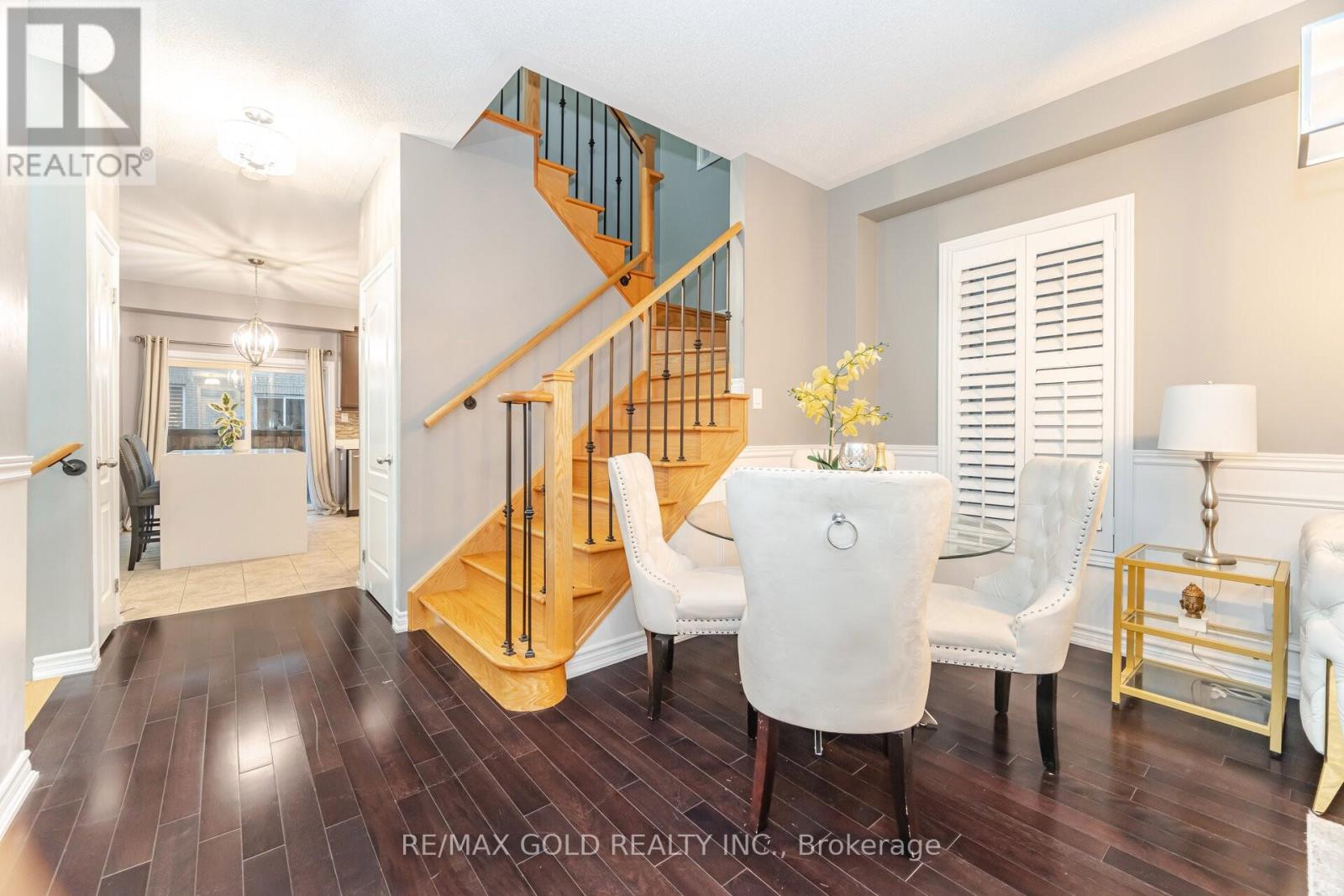 32 Daden Oaks Drive, Brampton, Ontario L6P 3R8 - Photo 6 - W12550856