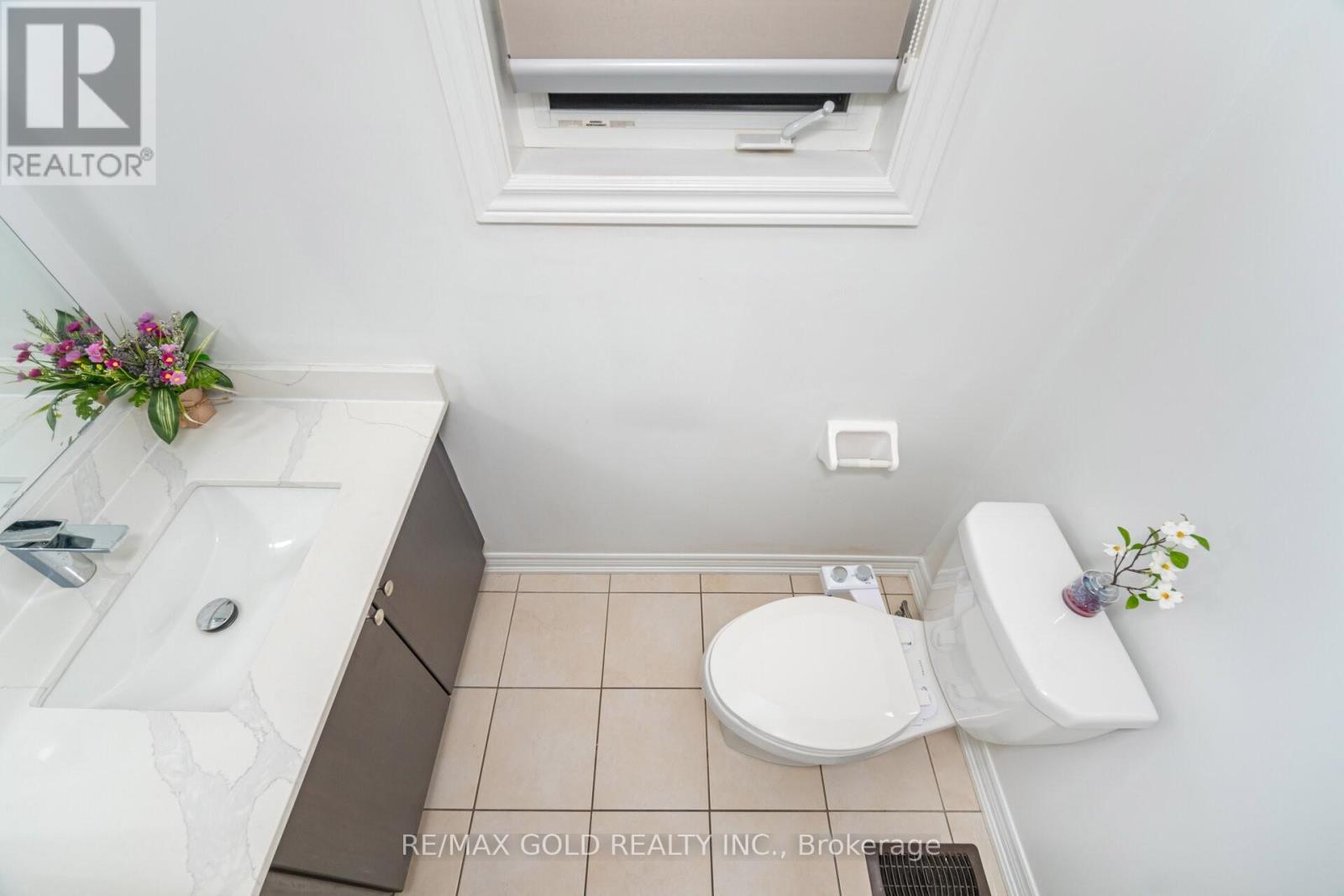 79 Lesabre Crescent, Brampton, Ontario  L6P 3Z9 - Photo 10 - W12550900