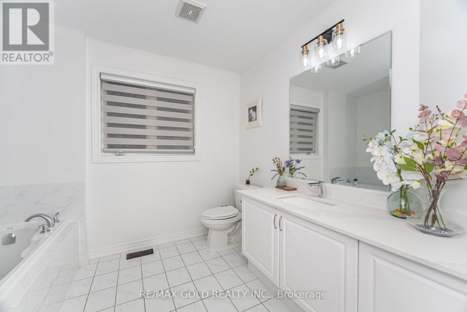 79 Lesabre Crescent, Brampton, Ontario  L6P 3Z9 - Photo 14 - W12550900