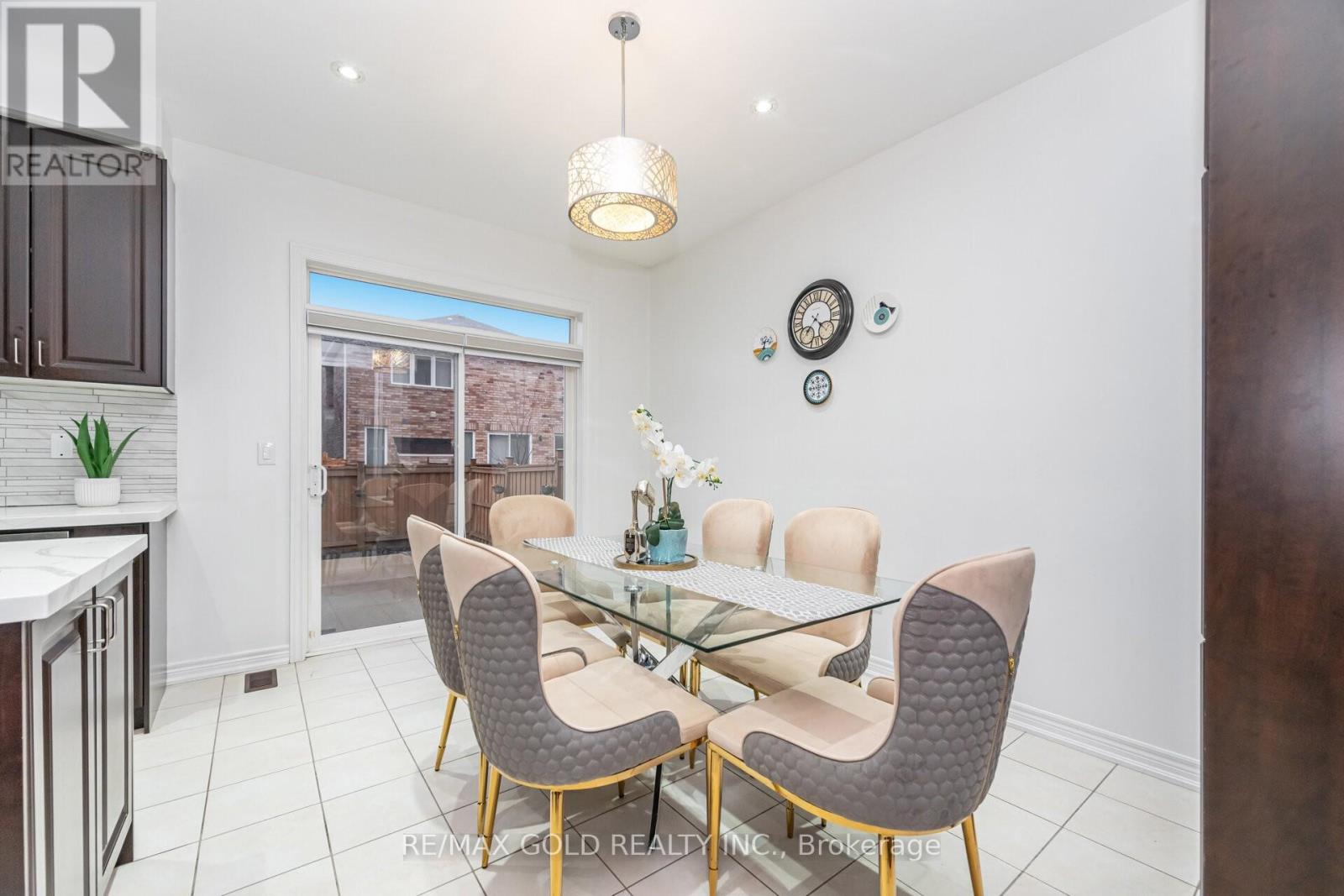 79 Lesabre Crescent, Brampton, Ontario  L6P 3Z9 - Photo 6 - W12550900