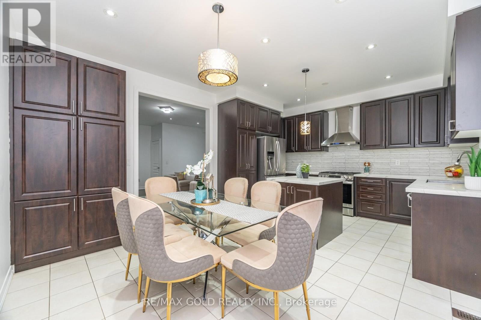 79 Lesabre Crescent, Brampton, Ontario  L6P 3Z9 - Photo 8 - W12550900