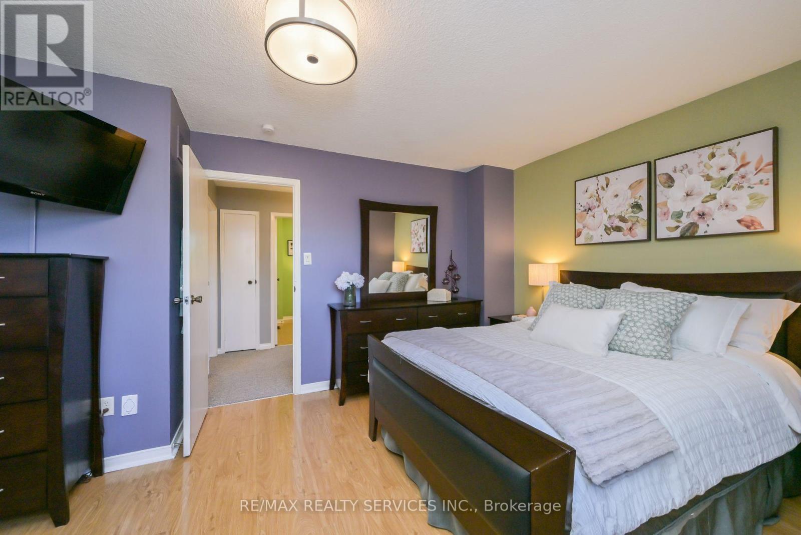 8 Oleander Crescent, Brampton, Ontario L6Z 2C2 - Photo 14 - W12550926