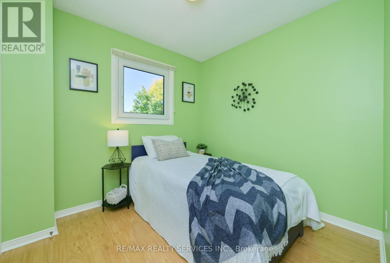 8 Oleander Crescent, Brampton, Ontario L6Z 2C2 - Photo 18 - W12550926