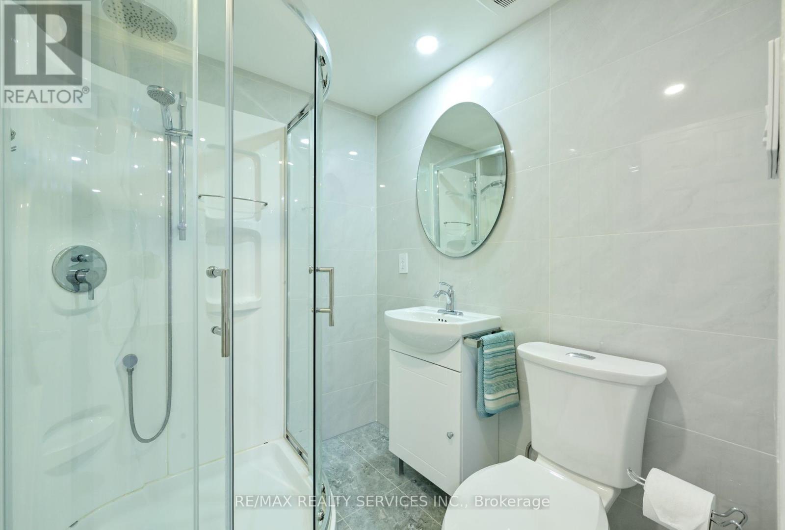 8 Oleander Crescent, Brampton, Ontario L6Z 2C2 - Photo 23 - W12550926