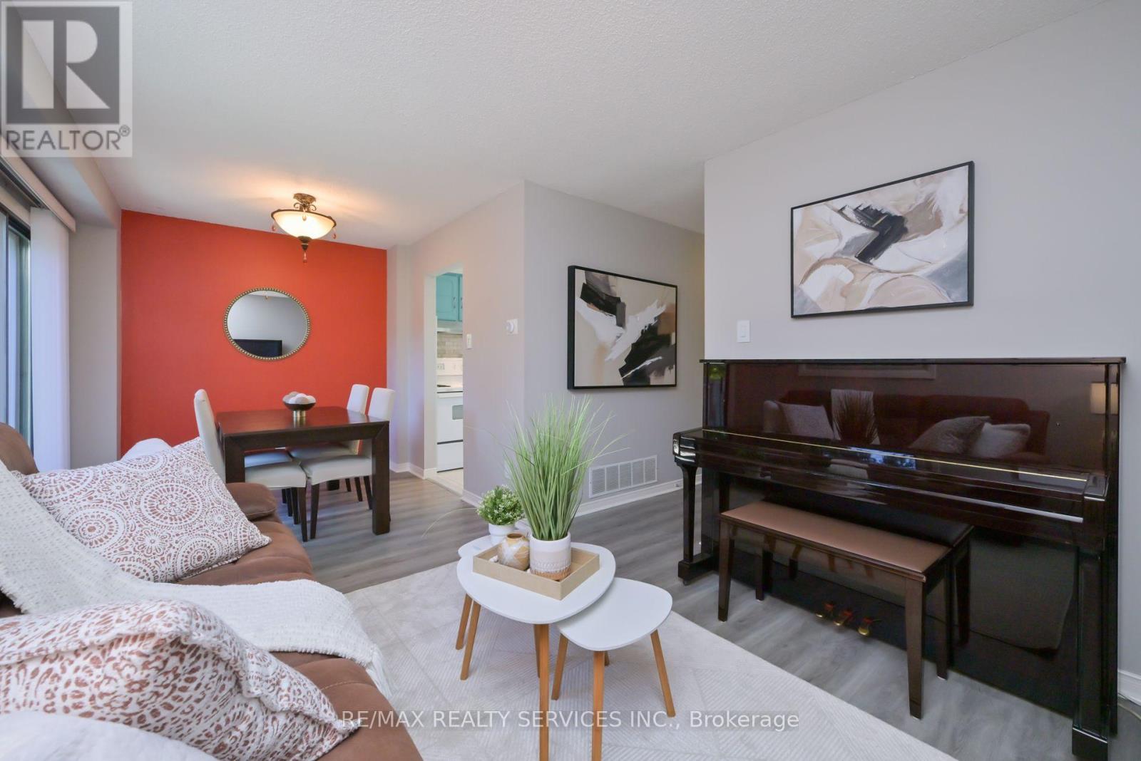 8 Oleander Crescent, Brampton, Ontario L6Z 2C2 - Photo 6 - W12550926