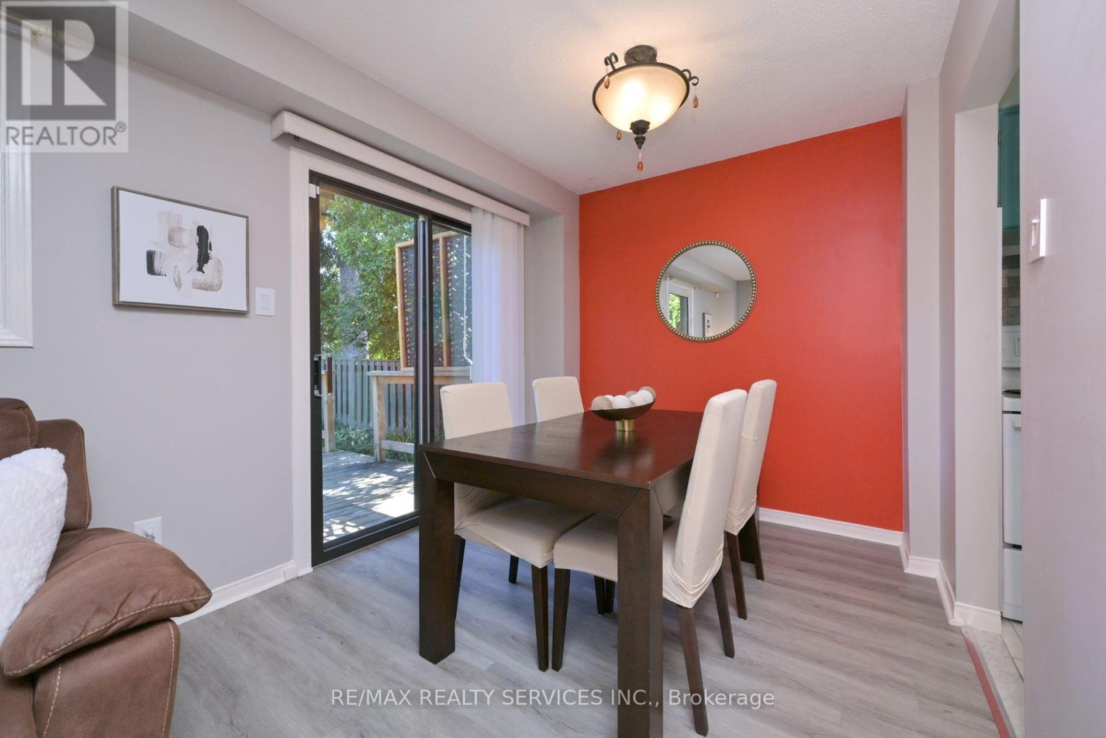 8 Oleander Crescent, Brampton, Ontario L6Z 2C2 - Photo 7 - W12550926