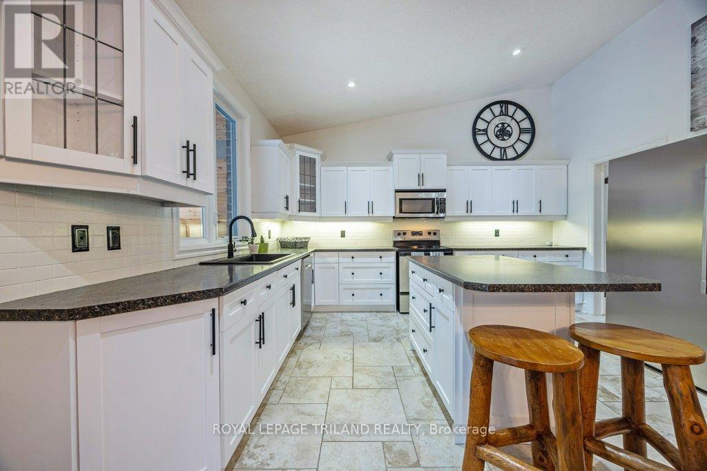 139 Skyline Avenue, London North, Ontario  N5X 0A3 - Photo 12 - X12550962